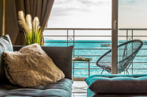 Into The Blue Seaside Luxury Suites